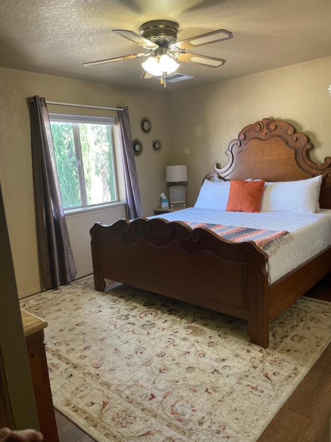 All Season Vacation Home! Котънууд Екстериор снимка